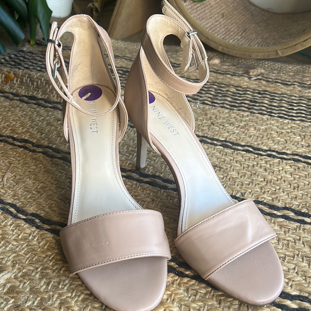 Sz 8.5M Nine West Nude Heel